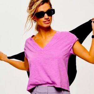 Anthropologie Pilcro Boxy Plunge V-Neck Magenta Cotton Cropped T Shirt EUC Sz S
